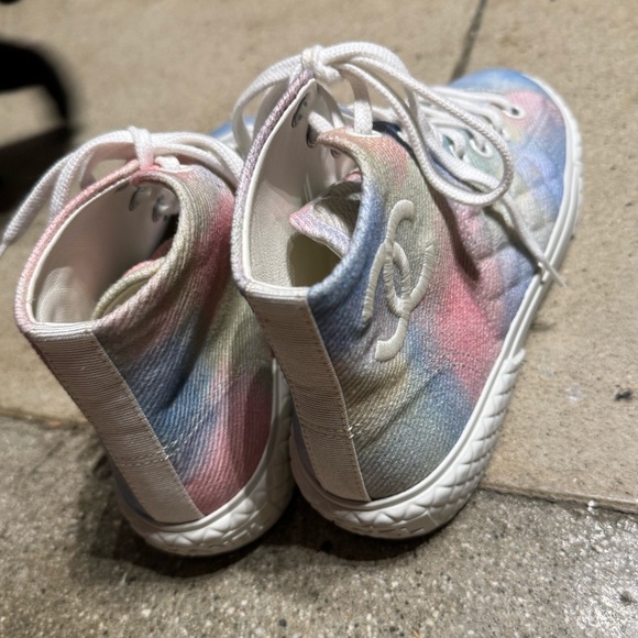 Chanel Printed Multicolor High Top Sneaker CC Logo - Picture 9 of 13